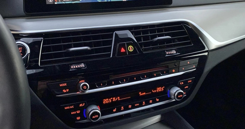 BMW 6GT cena 174900 przebieg: 104466, rok produkcji 2019 z Police małe 211